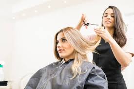 Corte e Styling no Salão Bellas